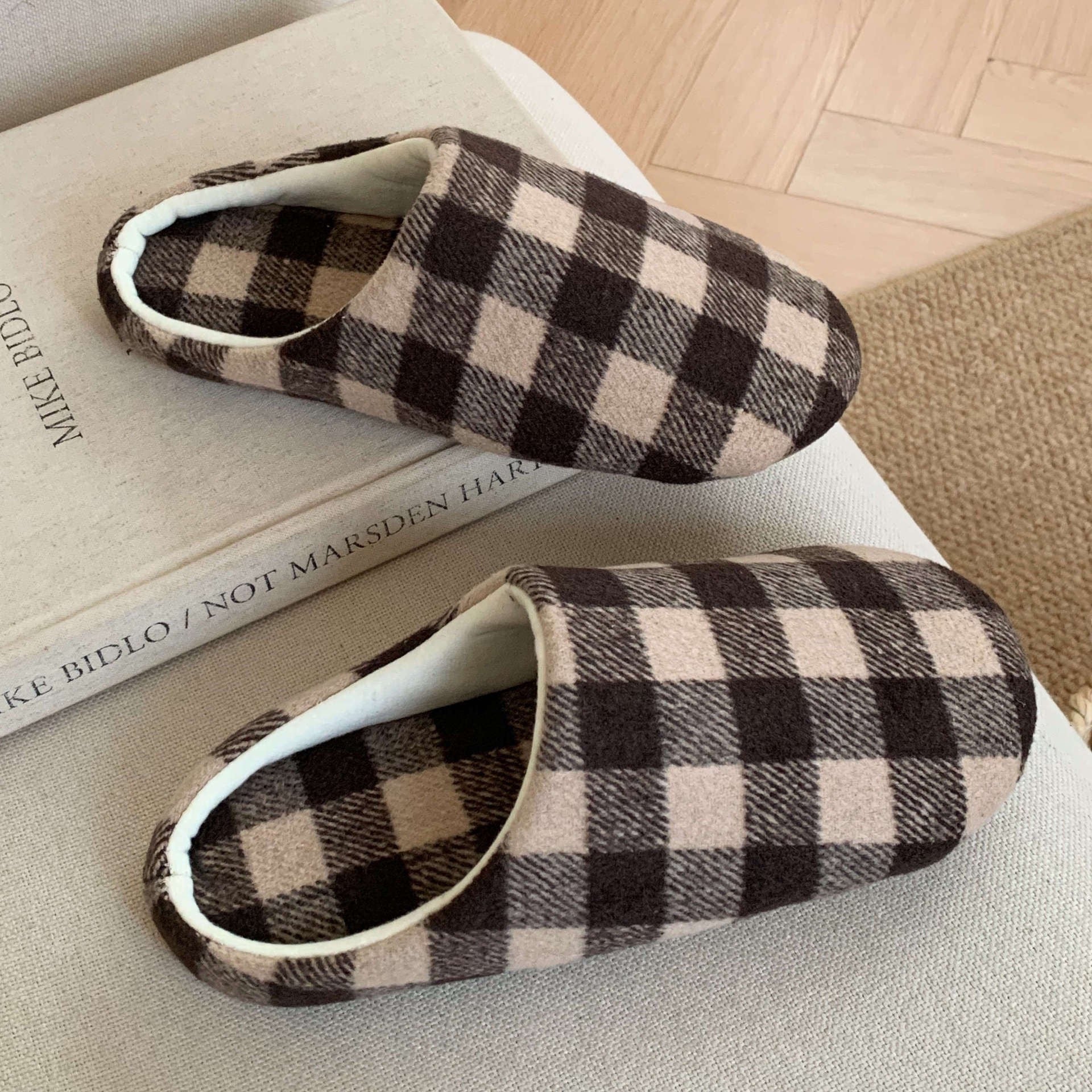 Retro Color-block Checkered Slippers