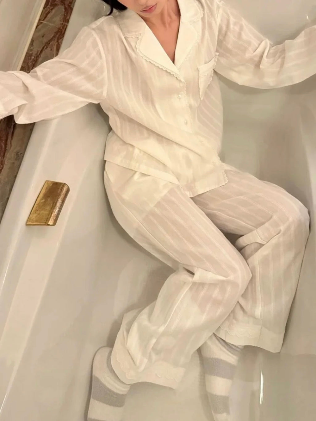 White Floral Patter Cotton Long-sleeved Pajama Set